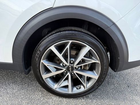 Certified 2022 Kia Niro Touring Special Edition FWD image 8