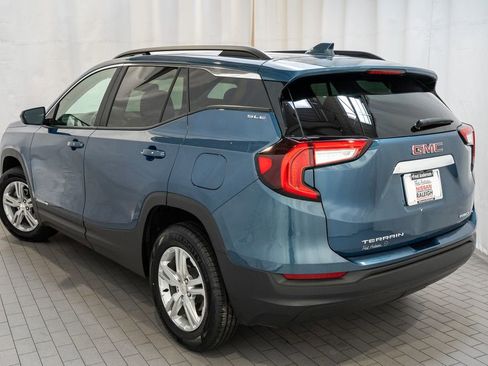 Used 2024 GMC Terrain SLE w/ Driver Convenience Package image 3