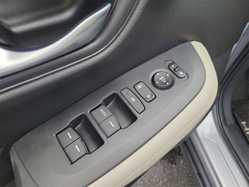 Certified 2026 Honda HR-V LX image 19