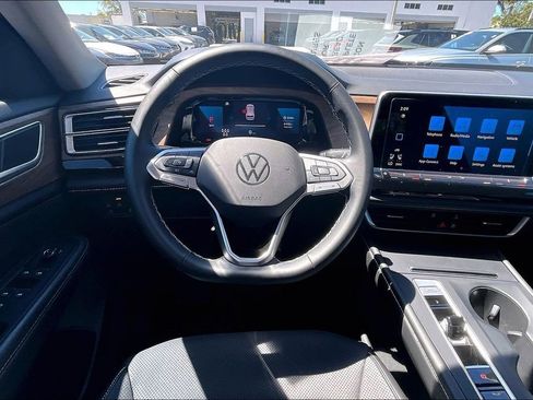 Certified 2024 Volkswagen Atlas SE image 19