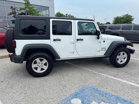 Used 2018 Jeep Wrangler Unlimited Sport S AWD/4WD image 30