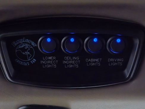 Used 2018 Chevrolet Express 2500 w/ Enhanced Convenience Package image 24