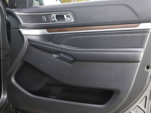 Used 2016 Ford Explorer Limited w/ Equipment Group 301A image 9