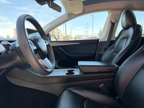 Used 2024 Tesla Model Y Long Range AWD/4WD image 23