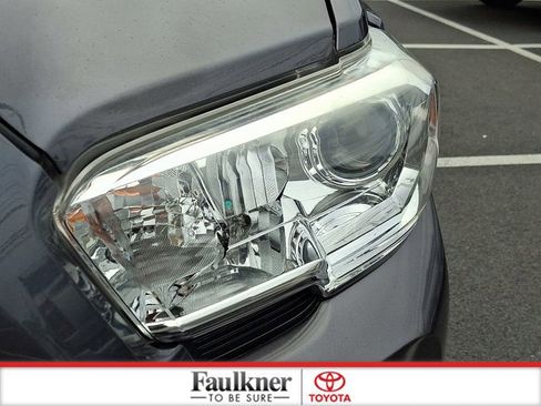 Certified 2019 Toyota Tacoma SR image 9