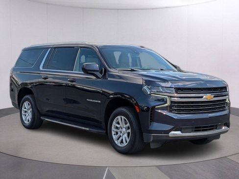 Used 2022 Chevrolet Suburban LT AWD/4WD image 7