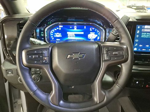 Used 2025 Chevrolet Silverado 2500 ZR2 w/ Technology Package image 20