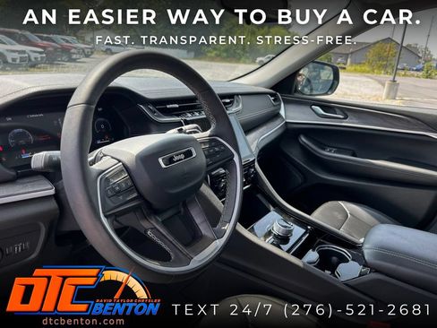 Used 2023 Jeep Grand Cherokee Limited AWD/4WD image 10