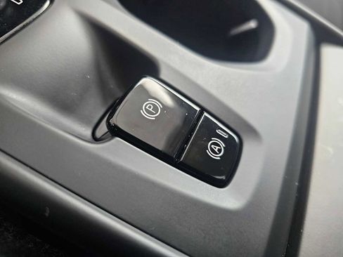 Certified 2025 Volvo XC40 B5 Core w/ Protection Package Premier image 38