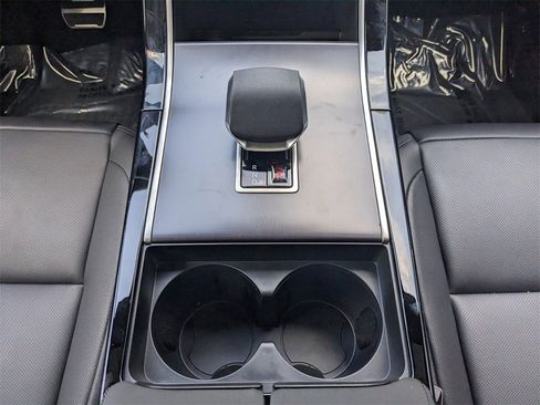 New 2026 Land Rover Range Rover Velar Dynamic SE image 19