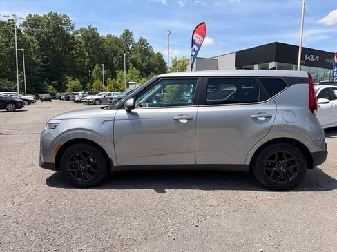 Used 2022 Kia Soul LX w/ Technology Package FWD image 4