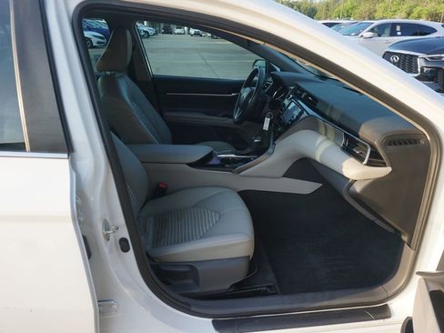 Used 2020 Toyota Camry SE FWD image 16