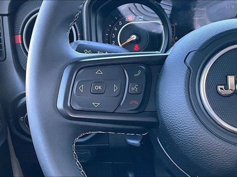 Used 2025 Jeep Wrangler Unlimited Rubicon AWD/4WD image 23