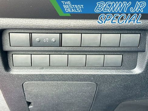 Used 2024 Mitsubishi Outlander ES image 10