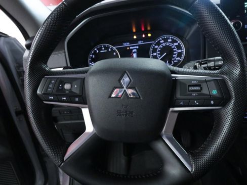 Used 2024 Mitsubishi Outlander SE image 17