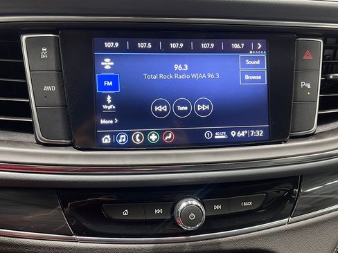 Used 2020 Buick Enclave Essence AWD/4WD image 8