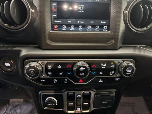 Used 2023 Jeep Wrangler Unlimited Sport AWD/4WD image 3