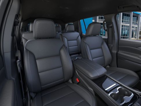New 2025 Chevrolet Traverse LT w/ LPO, Floor Liner Package image 40