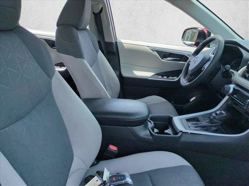 Used 2021 Toyota RAV4 XLE w/ Convenience Package FWD image 21