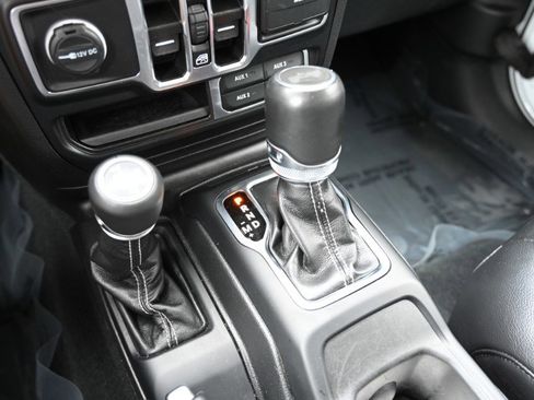 Used 2023 Jeep Wrangler Sahara image 35