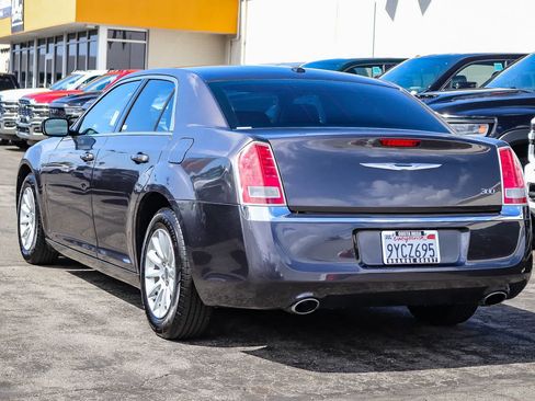 Used 2014 Chrysler 300 RWD image 6