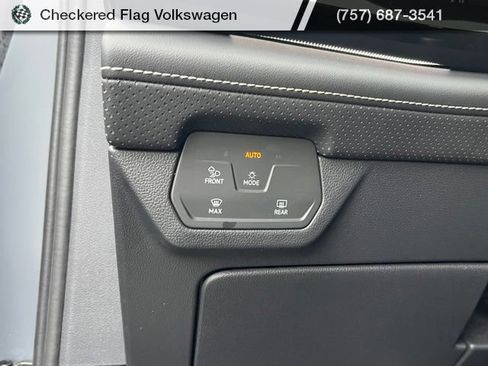 Used 2025 Volkswagen Atlas Cross Sport SEL AWD/4WD image 16
