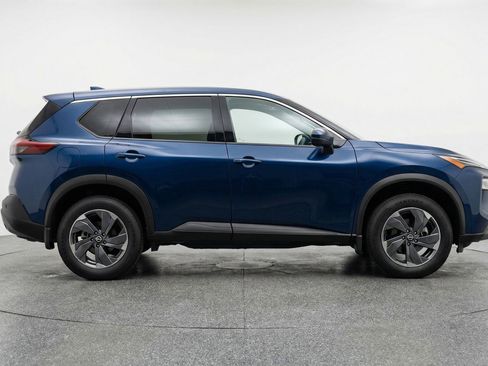 Used 2025 Nissan Rogue SV image 11