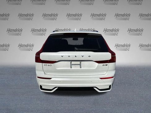 Used 2025 Volvo XC60 B5 Plus image 9