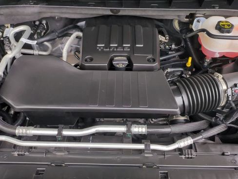 Used 2025 Chevrolet Silverado 1500 Custom Trail Boss AWD/4WD image 15