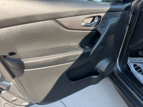 Used 2020 Nissan Rogue SV AWD/4WD image 18