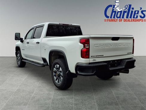 Used 2024 Chevrolet Silverado 2500 Custom w/ Custom Value Package image 5