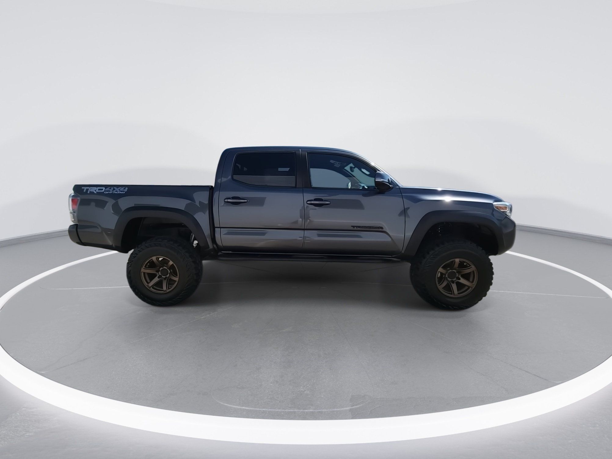 Used 2020 Toyota Tacoma TRD Off-Road w/ Technology Package AWD/4WD image 9