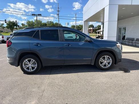 Used 2024 GMC Terrain SLE w/ Driver Convenience Package AWD/4WD image 11