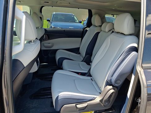 New 2026 Kia Carnival SX w/ SX Dark Edition Package FWD image 6