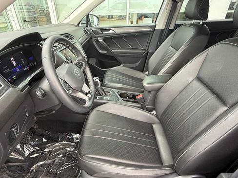 Used 2022 Volkswagen Tiguan SE FWD image 13