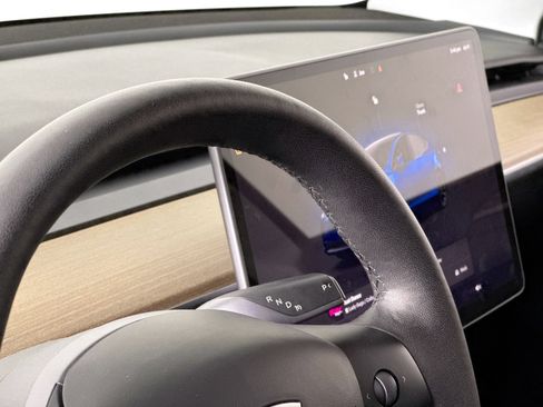 Used 2023 Tesla Model Y Performance image 34