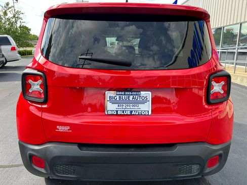 Used 2015 Jeep Renegade Latitude w/ Cold Weather Group II image 4