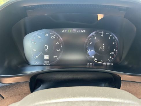 Used 2019 Volvo XC40 T5 Momentum AWD/4WD image 11