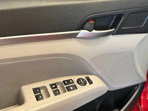 Used 2020 Hyundai Elantra SEL image 16