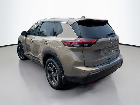 Used 2024 Nissan Rogue SV w/ SV Premium Package FWD image 3