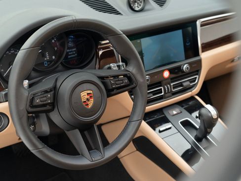 Certified 2023 Porsche Macan S AWD/4WD image 19