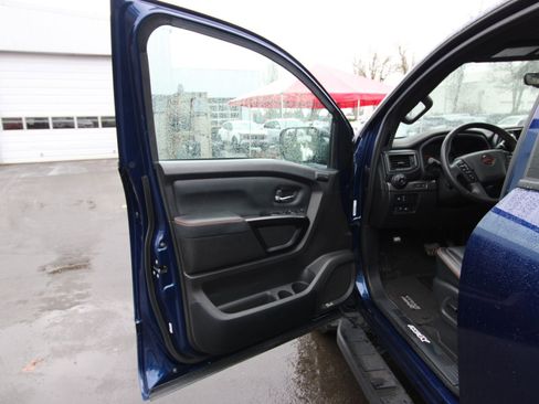 Used 2024 Nissan Titan PRO-4X w/ Pro-4x Convenience Package image 10