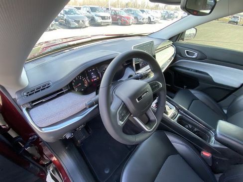 Used 2022 Jeep Compass Latitude image 9