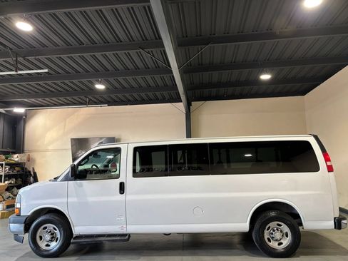 Used 2020 Chevrolet Express 3500 LT w/ LT Preferred Equipment Group RWD image 5