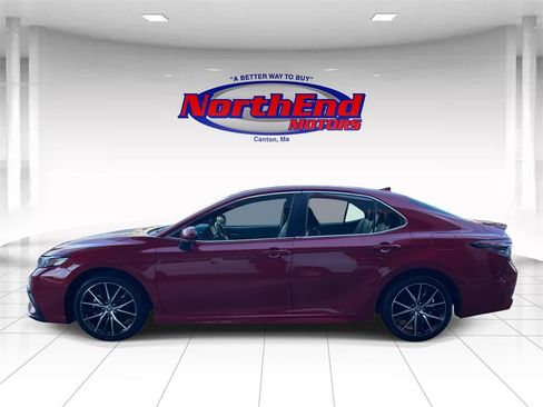 Used 2024 Toyota Camry SE image 6