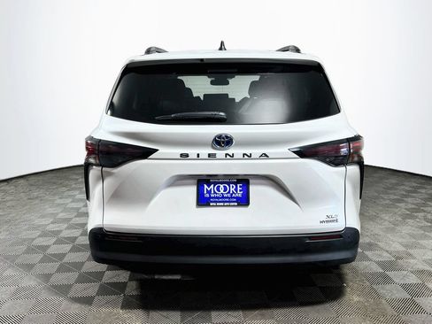Certified 2023 Toyota Sienna XLE FWD image 6