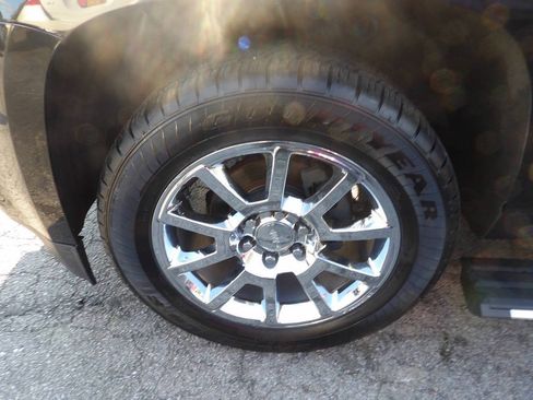 Used 2015 GMC Yukon Denali w/ Premium Package AWD/4WD image 5