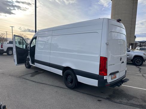 Used 2022 Mercedes-Benz Sprinter 2500 image 4