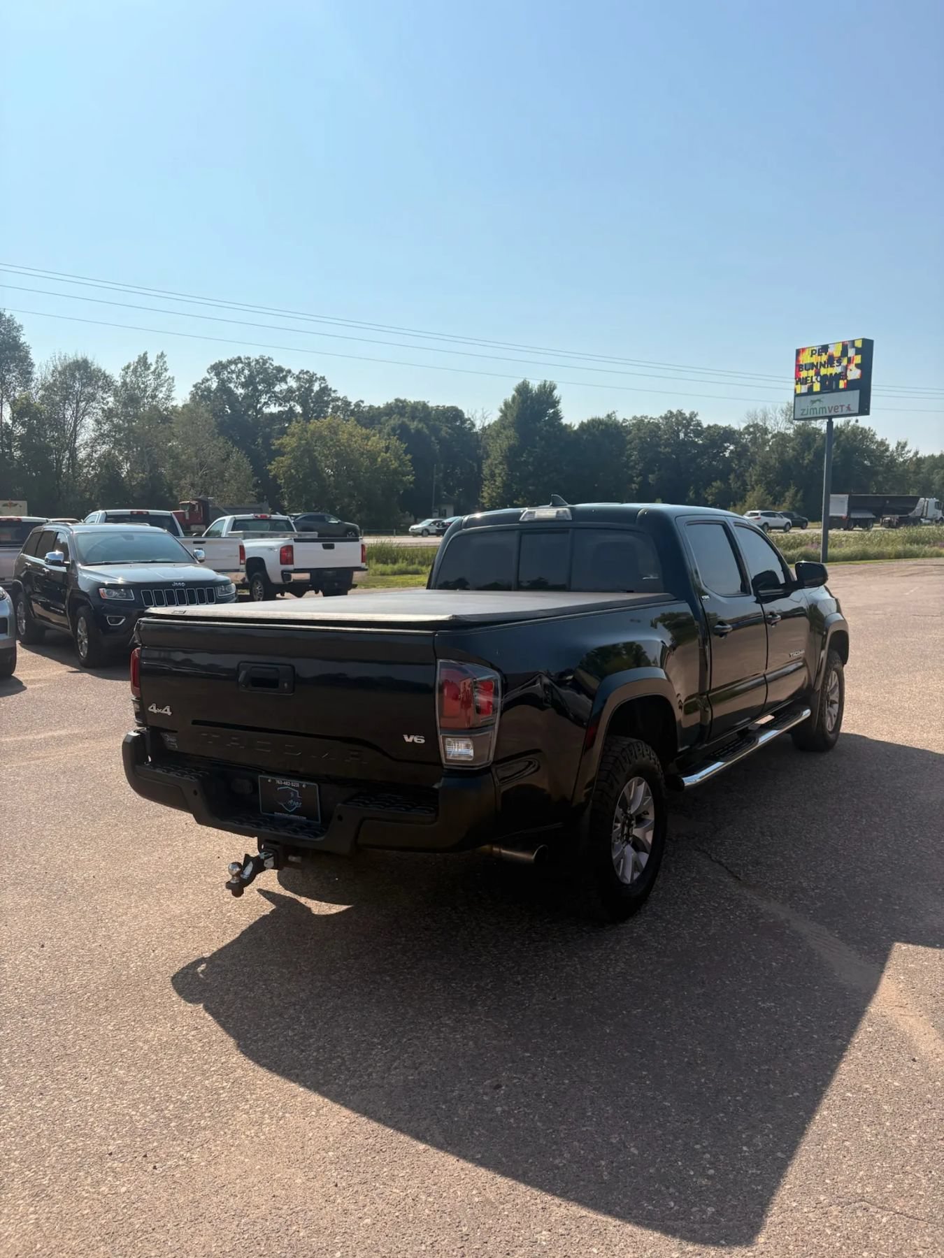 Used 2017 Toyota Tacoma SR5 w/ Tow Package AWD/4WD image 5