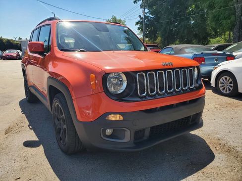 Used 2016 Jeep Renegade Latitude FWD image 1